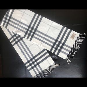 BURBERRY Scarf